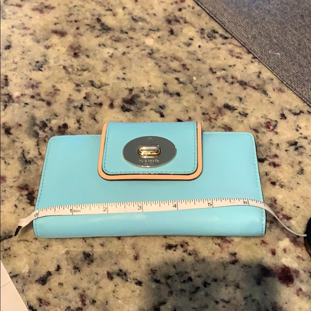 KATE SPADE ♠️ WALLET NEAR NEW CONDITION